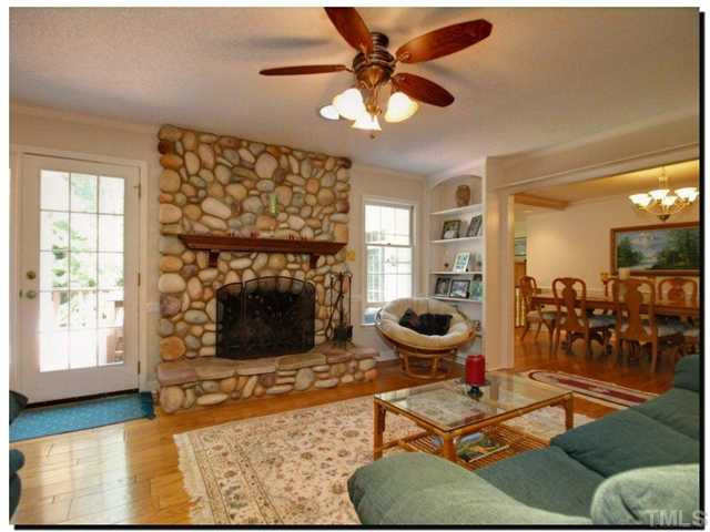 8629 Langtree Lane Raleigh, NC 27613 - Photo 10 of 25 Living Room