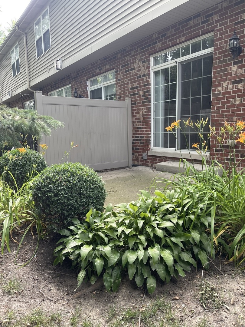 410 North River Road Naperville, IL 60540 - Photo 29 of 29 a backyard of a house with lots of green space