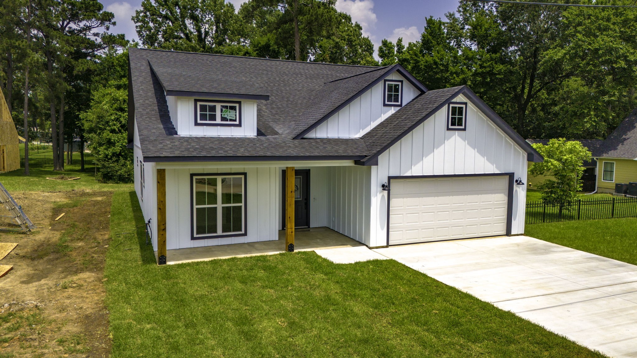 611 Bridgeview Drive Onalaska, TX 77360 - Photo 3 of 33