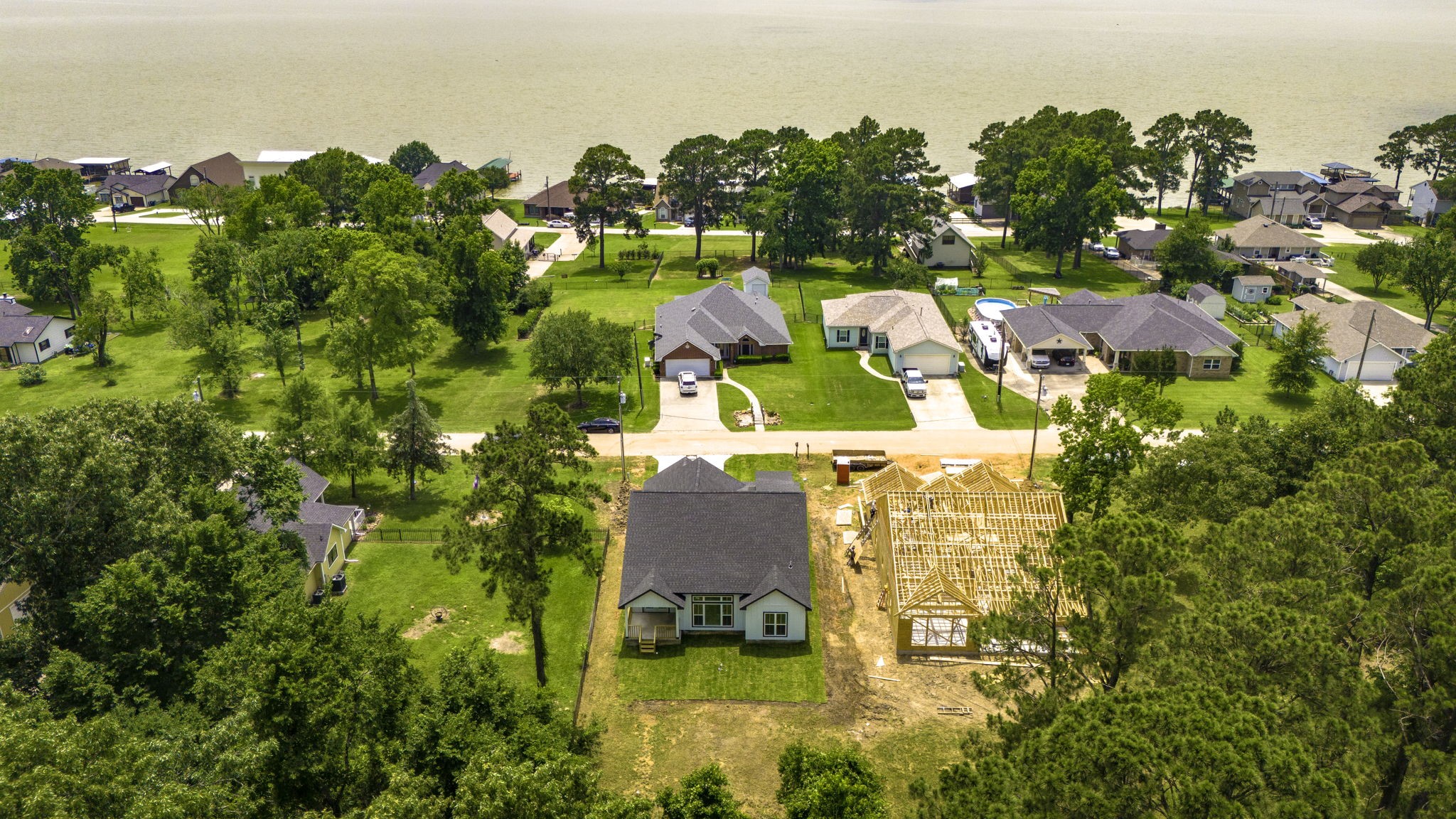 611 Bridgeview Drive Onalaska, TX 77360 - Photo 7 of 33