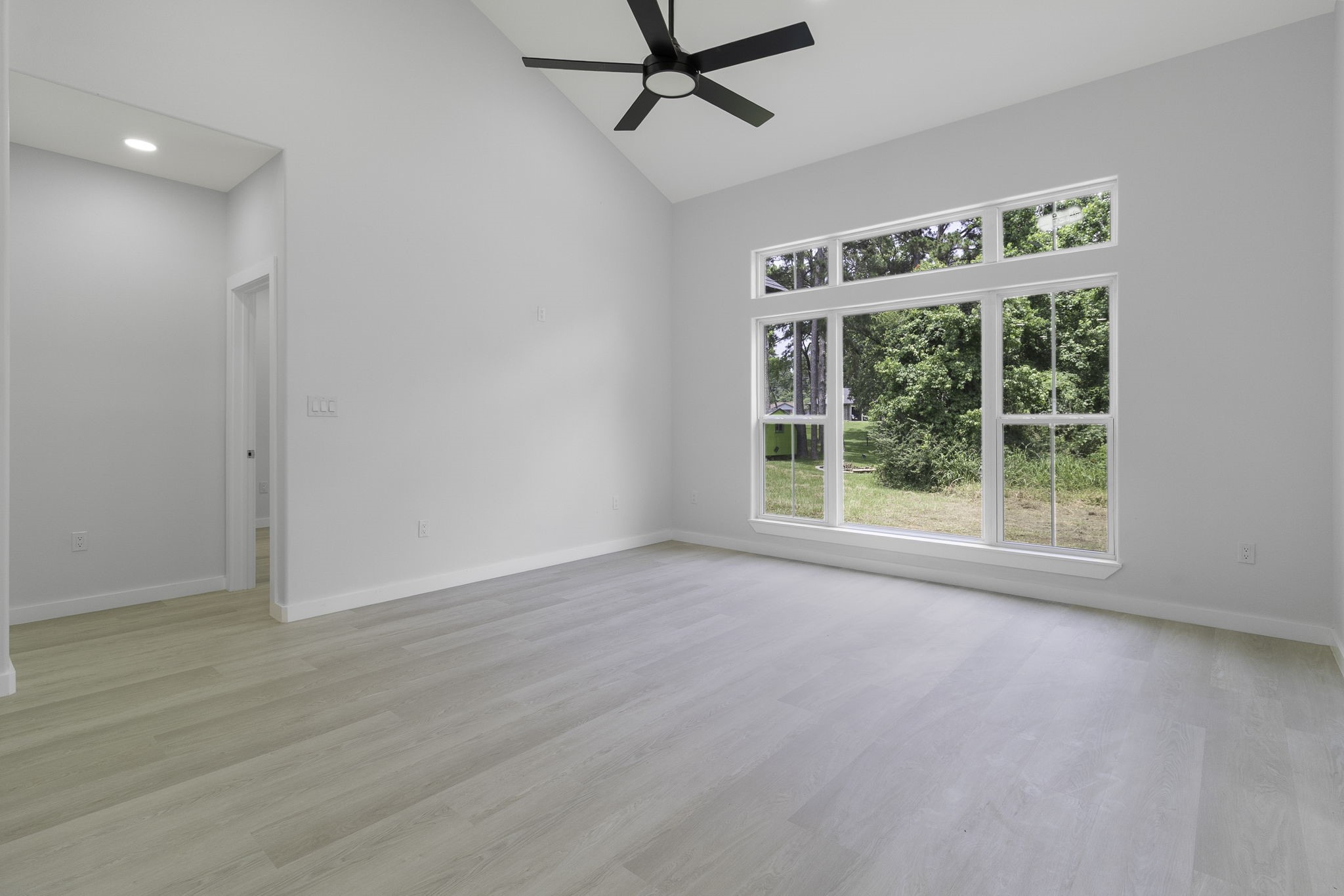 611 Bridgeview Drive Onalaska, TX 77360 - Photo 10 of 33