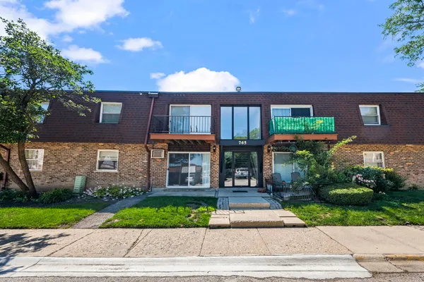 $155,000 | 765 Grove Drive, Unit 103, Buffalo Grove, IL 60089