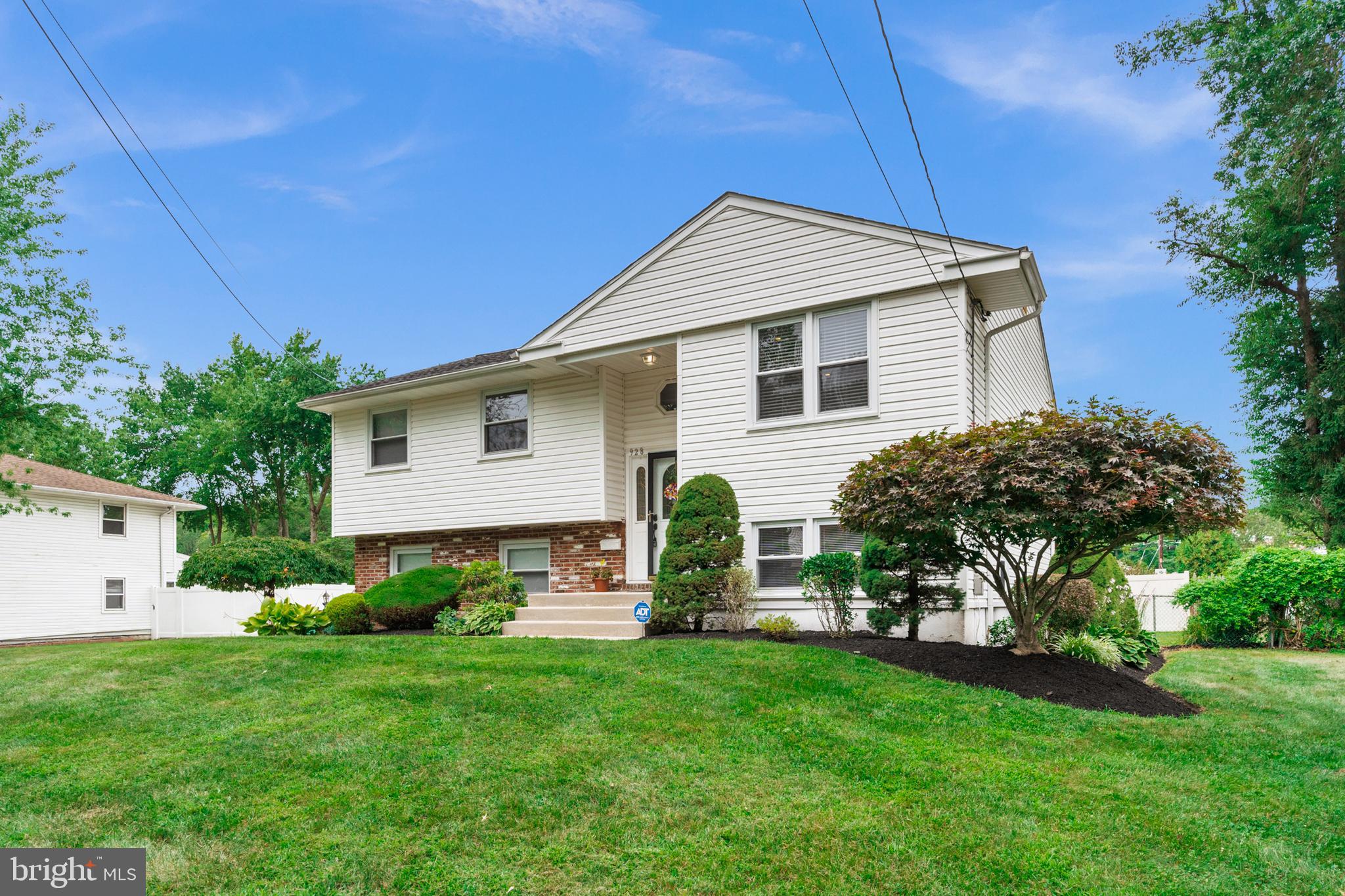 928 Abington Road Cherry Hill, NJ 08034 - Photo 2 of 28