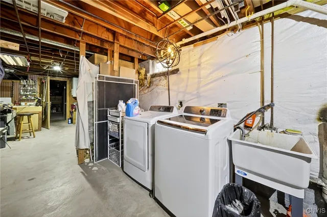 $365,000 | 109 Calypso Circle, Salina, NY 13088