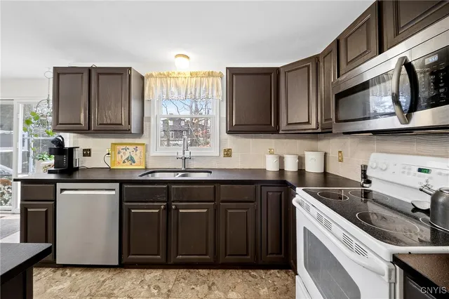 $365,000 | 109 Calypso Circle, Salina, NY 13088