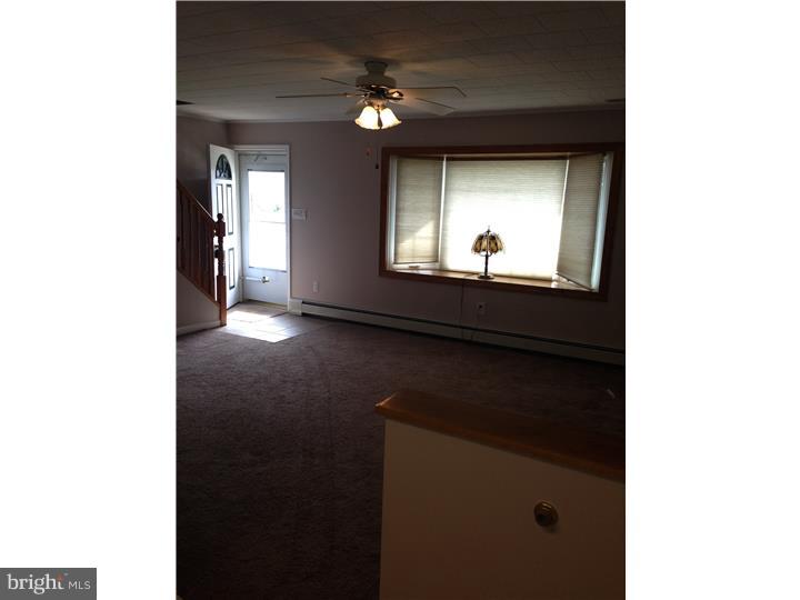 86 Cardinal Road Levittown, PA 19057 - Photo 3 of 22 Living Room