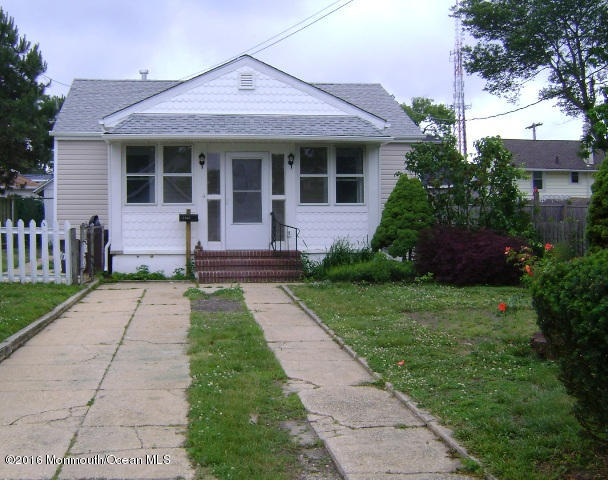 1807 Laurel Terrace Lake Como, NJ 07719 - Photo 2 of 9 a front view of a house with a yard and potted plants