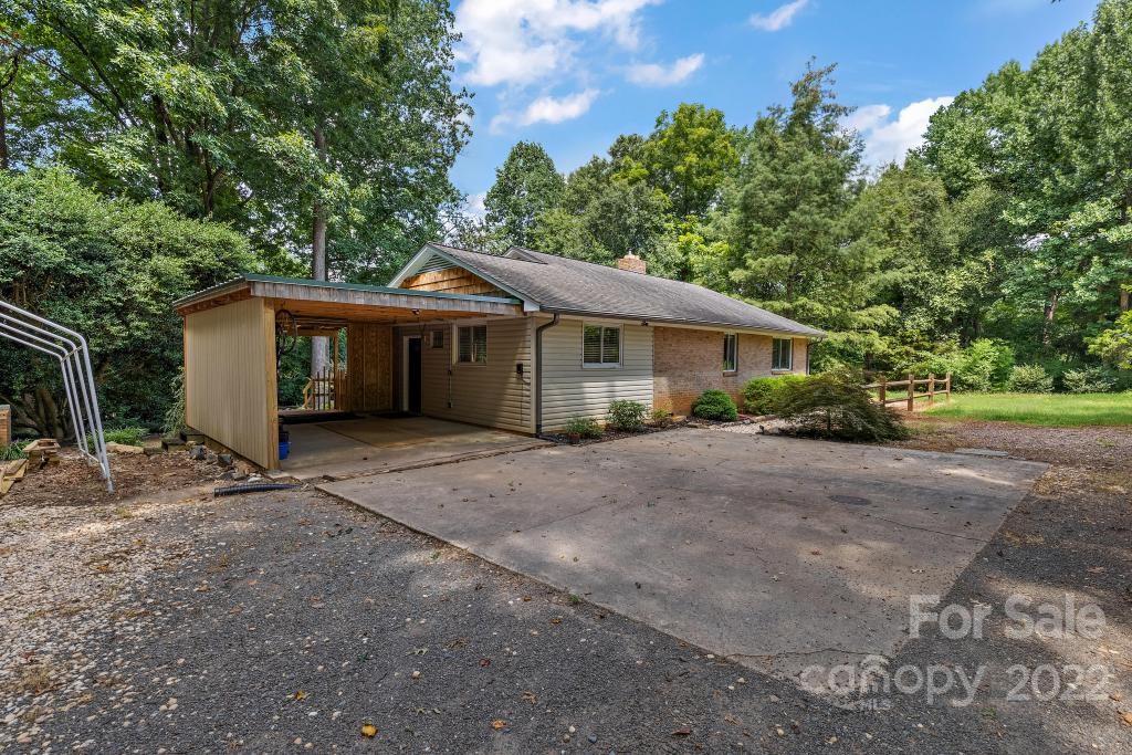 601 Silverleaf Road Charlotte, NC 28217 - Photo 4 of 29 Gallery Image 4