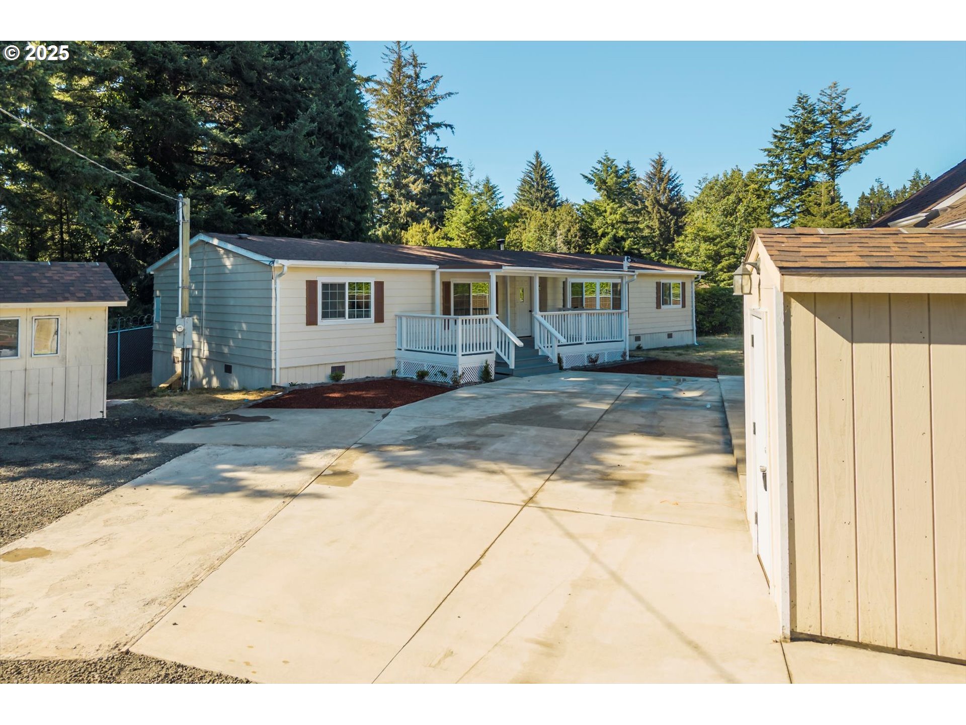 68964 Wildwood Road North Bend, OR 97459 - Photo 4 of 48