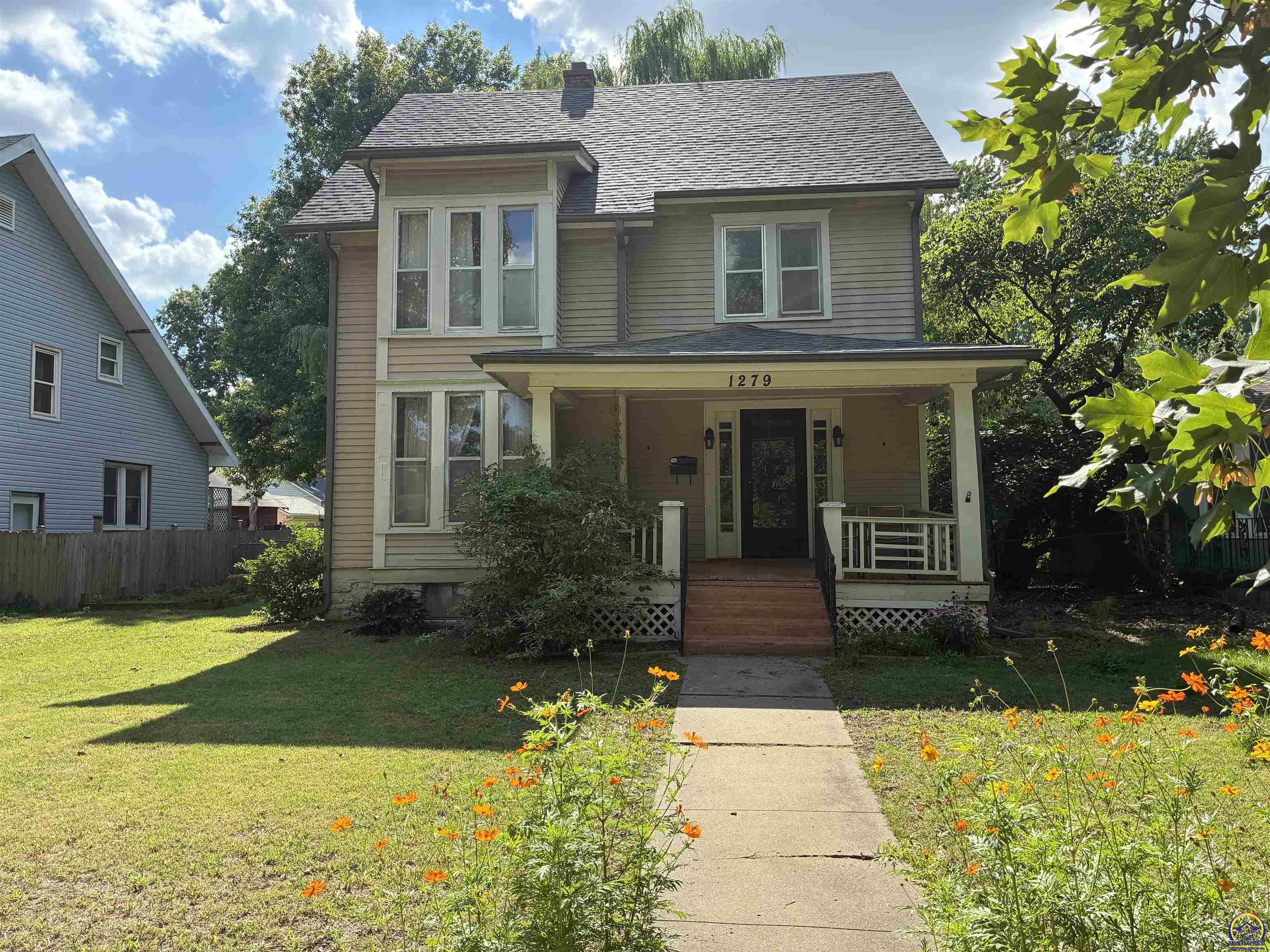 1279 Southwest MacVicar Avenue Topeka, KS 66604 - Photo 1 of 34