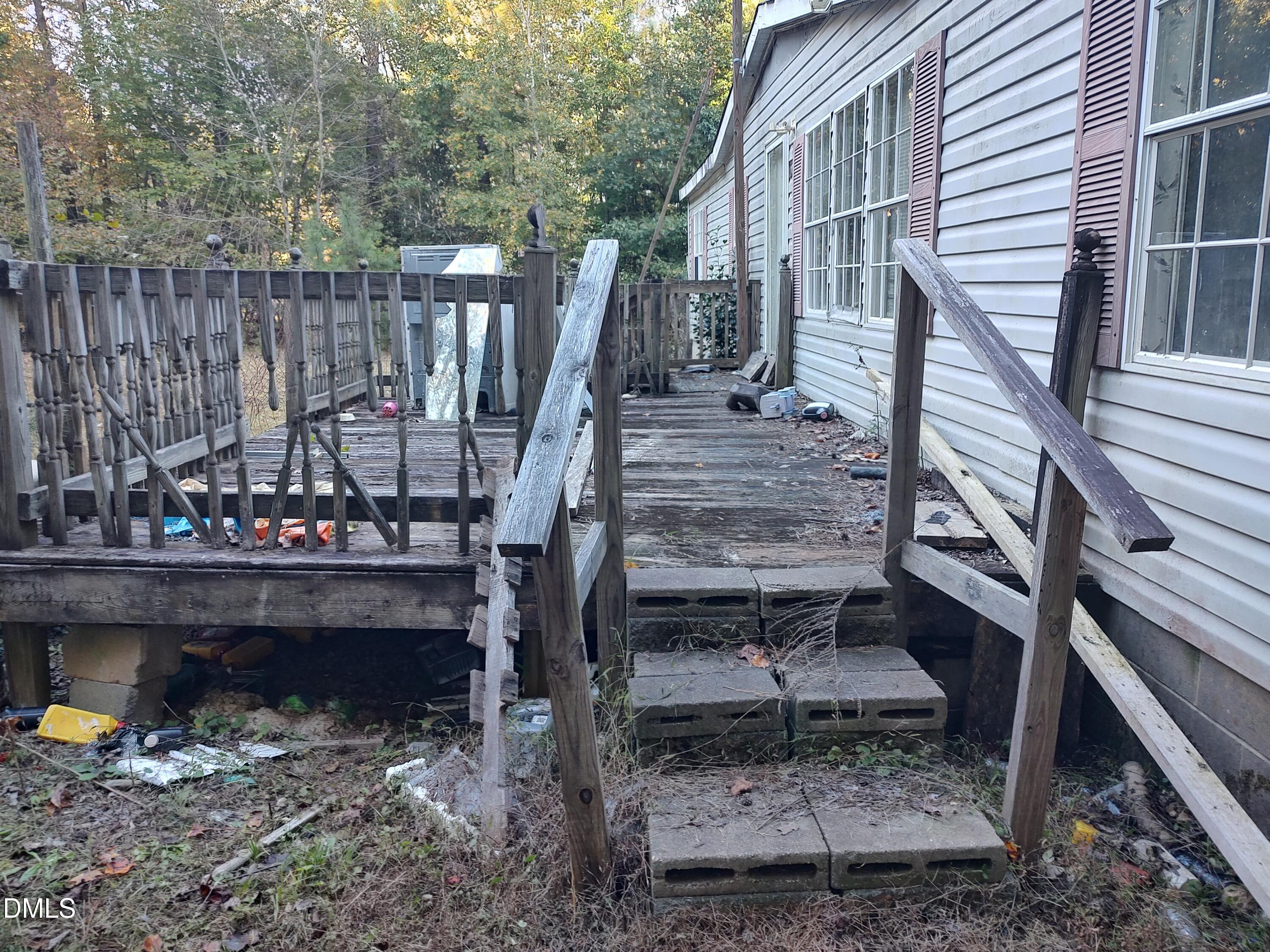 129 Chestnut Drive Warrenton, NC 27589 - Photo 3 of 5 a view of outdoor space and deck