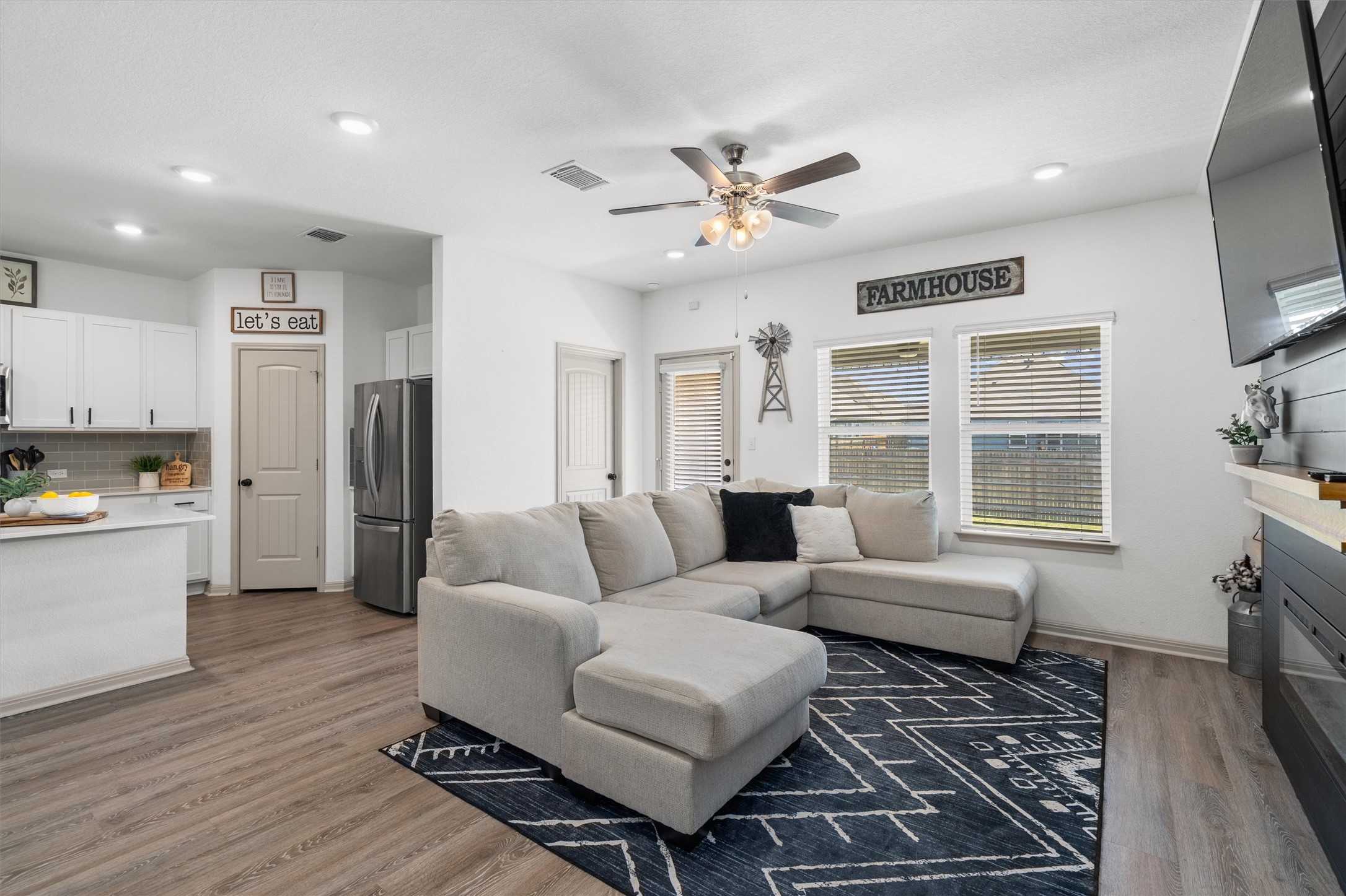 107 Aransas River Road Hutto, TX 78634 - Photo 4 of 23