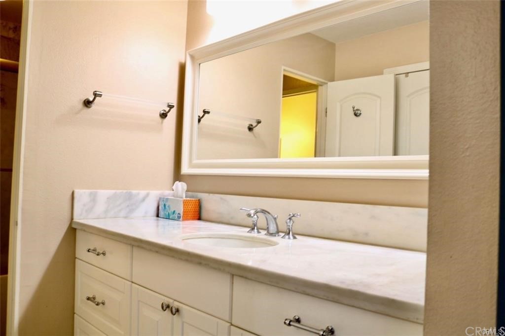 11810 Los Alisos Circle Norwalk, CA 90650 - Photo 24 of 26 Bathroom #2