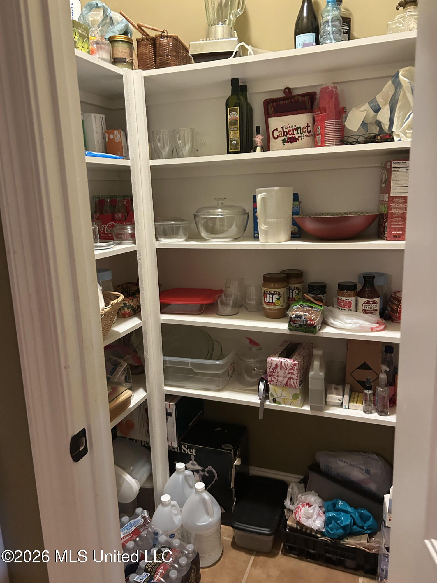 219 Madison Ridge Road Vicksburg, MS 39180 - Photo 15 of 37 219 Madison Ridge pantry