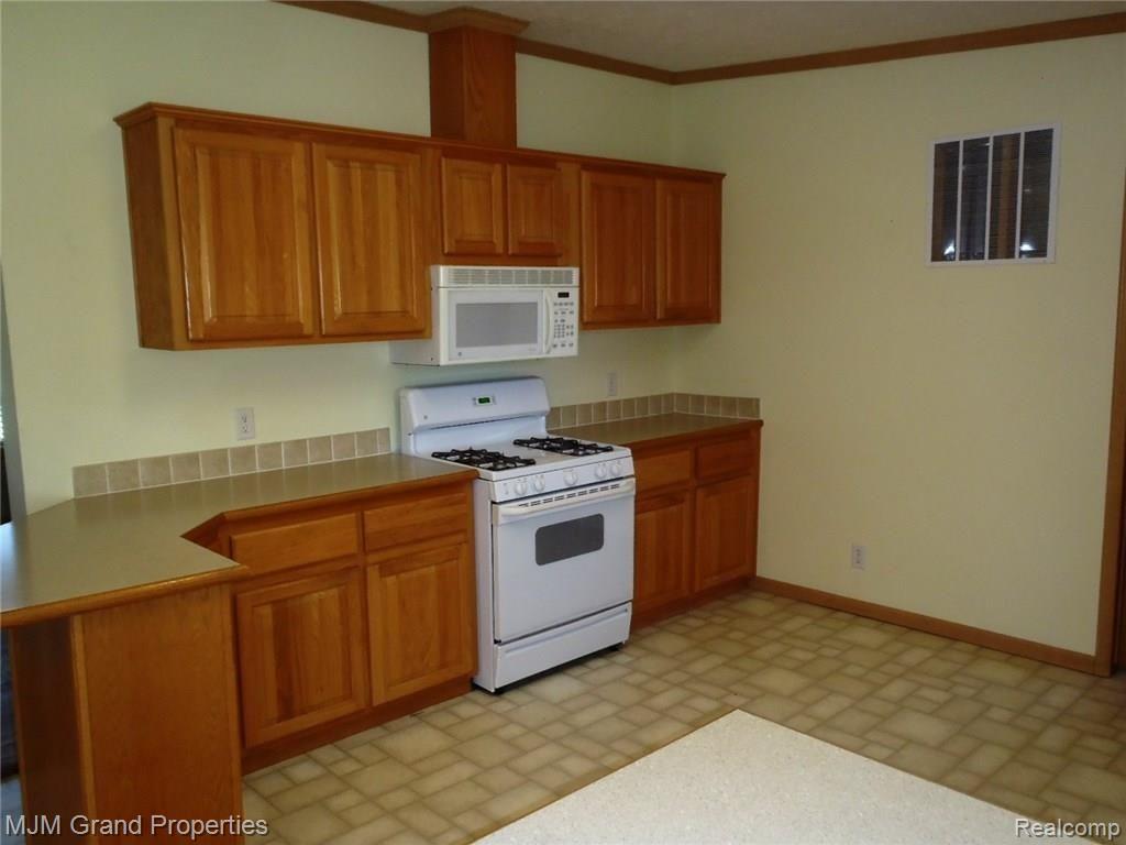 8390 North Custer Road Monroe, MI 48162 - Photo 3 of 22