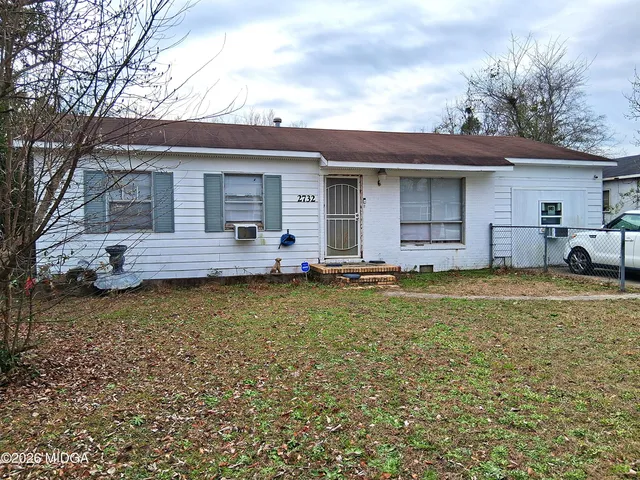 a front view of house with yard