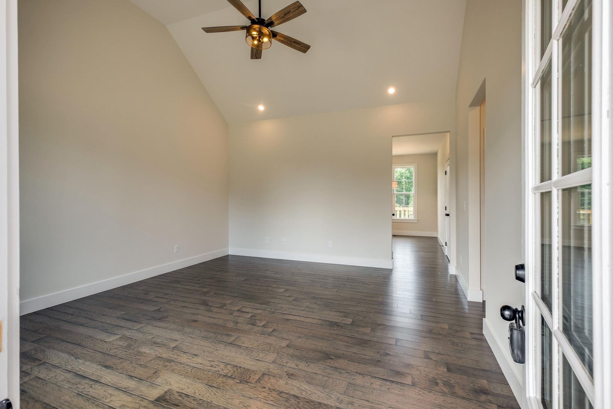 869 Hooper Road Charlotte, TN 37036 - Photo 3 of 28 IMPRESSIVE Great Room w/ Cathedral Ceiling...Major WOW Factor
