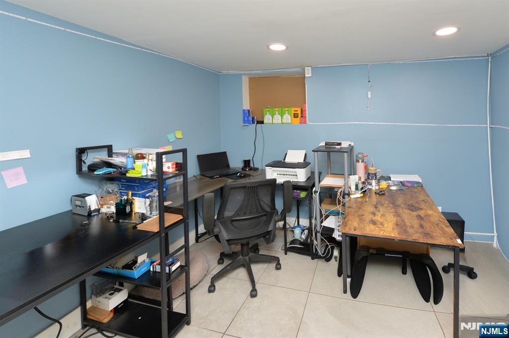 135 Scheerer Avenue Newark, NJ 07112 - Photo 18 of 34