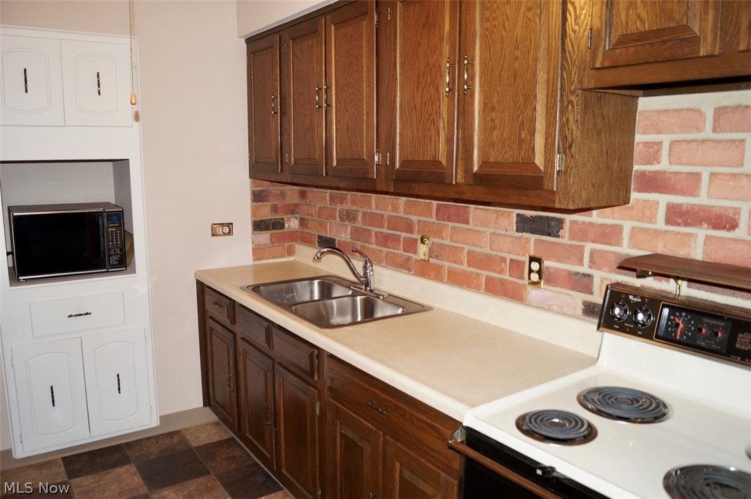 6411 Springwood Road Parma Heights, OH 44130 - Photo 8 of 35