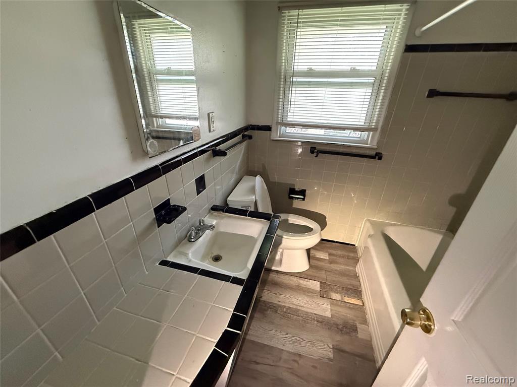 26745 Dover Redford, MI 48239 - Photo 7 of 12
