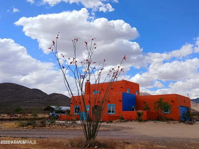 a view of a houses with a big yard