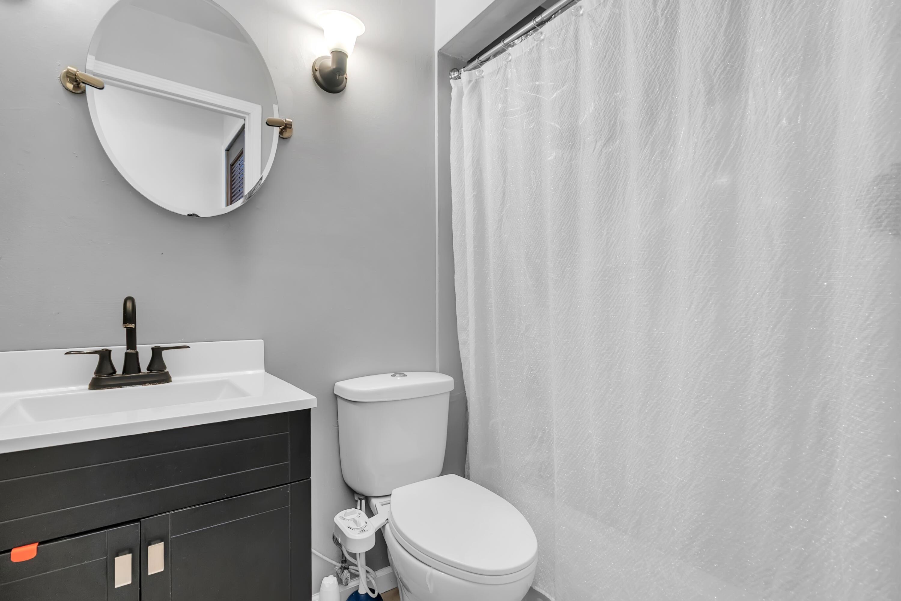 500 West Jolly Road Lansing, MI 48910 - Photo 13 of 24 Bathroom