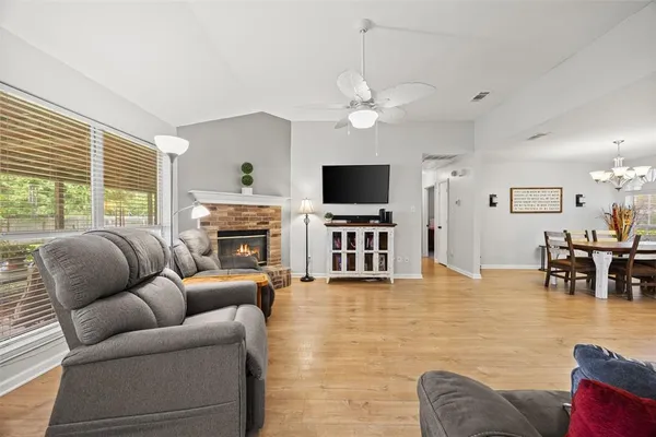 $350,000 | 225 Cobblestone Circle, Red Oak, TX 75154