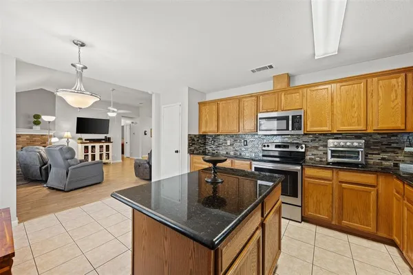 $350,000 | 225 Cobblestone Circle, Red Oak, TX 75154
