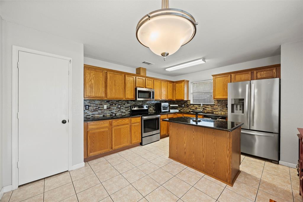225 Cobblestone Circle Red Oak, TX 75154 - Photo 13 of 37