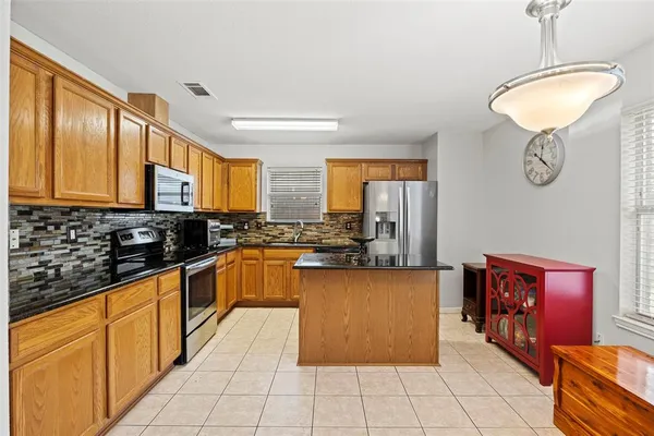 $350,000 | 225 Cobblestone Circle, Red Oak, TX 75154