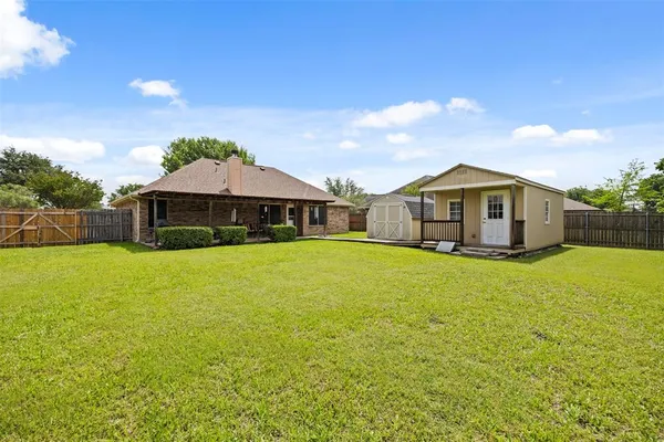 $350,000 | 225 Cobblestone Circle, Red Oak, TX 75154