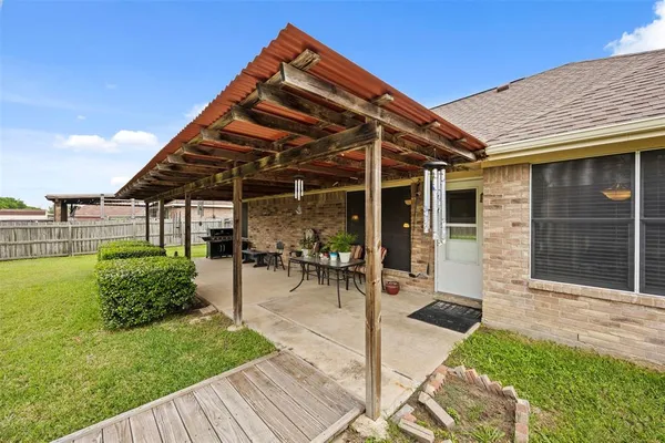 $350,000 | 225 Cobblestone Circle, Red Oak, TX 75154