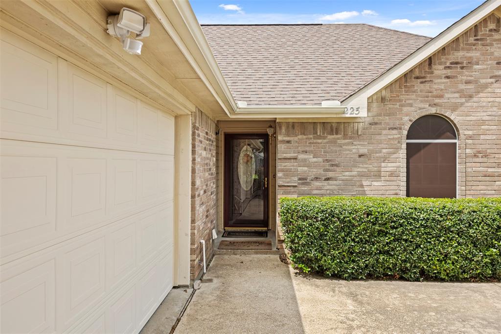 225 Cobblestone Circle Red Oak, TX 75154 - Photo 4 of 37