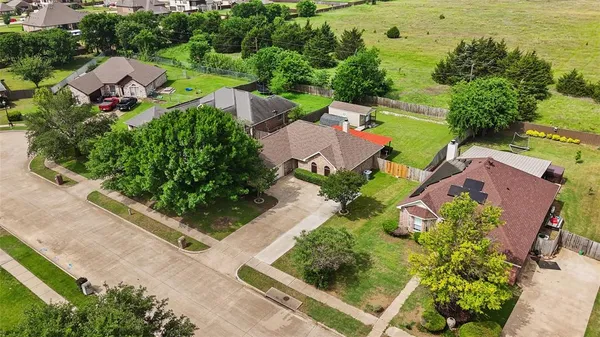 $350,000 | 225 Cobblestone Circle, Red Oak, TX 75154