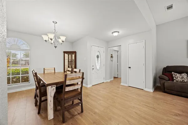 $350,000 | 225 Cobblestone Circle, Red Oak, TX 75154