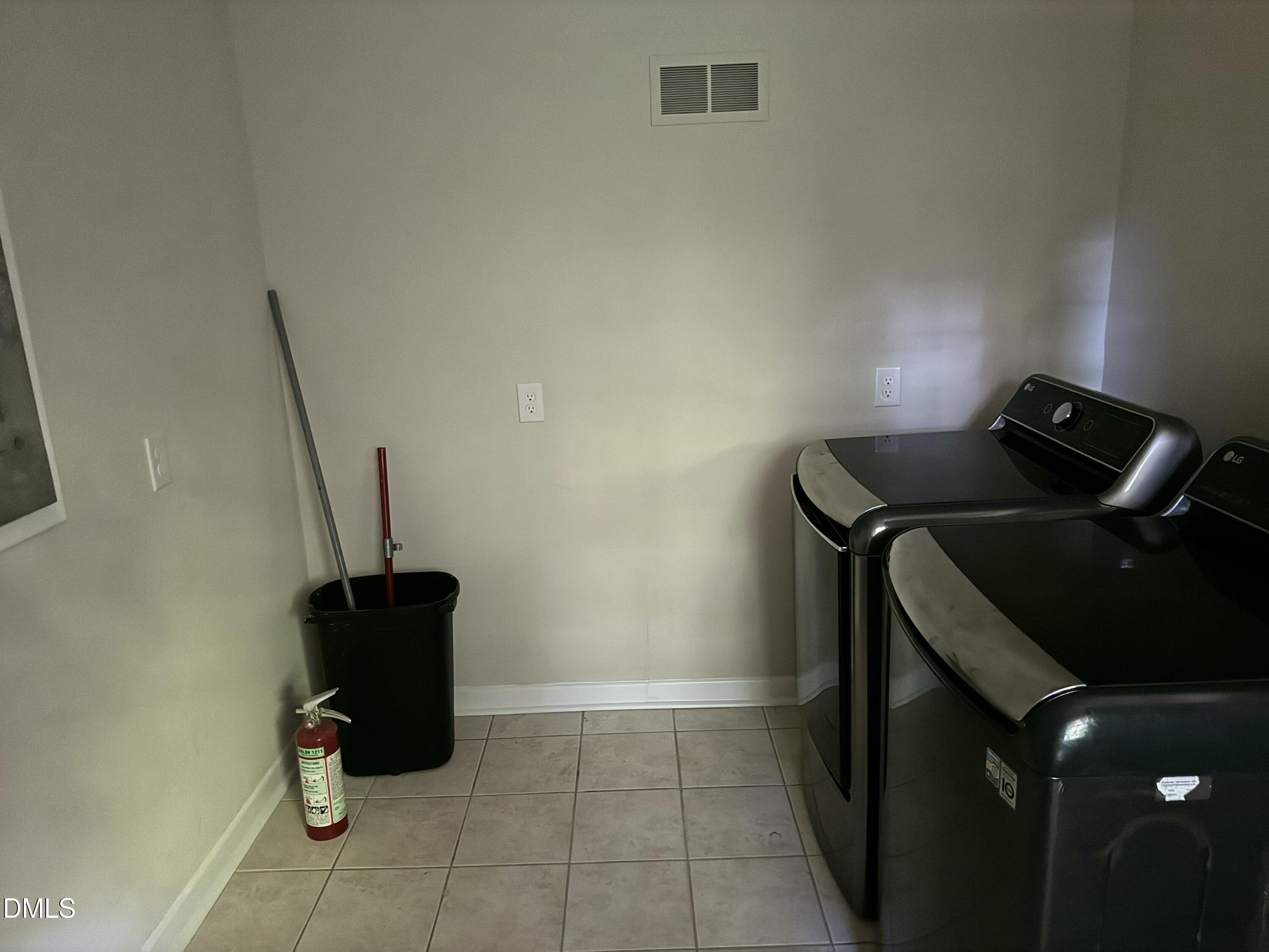 4916 Western Boulevard Raleigh, NC 27606 - Photo 13 of 23 IMG_0139