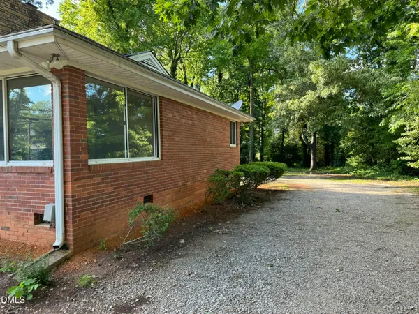 $2,850 | 4916 Western Boulevard, Raleigh, NC 27606