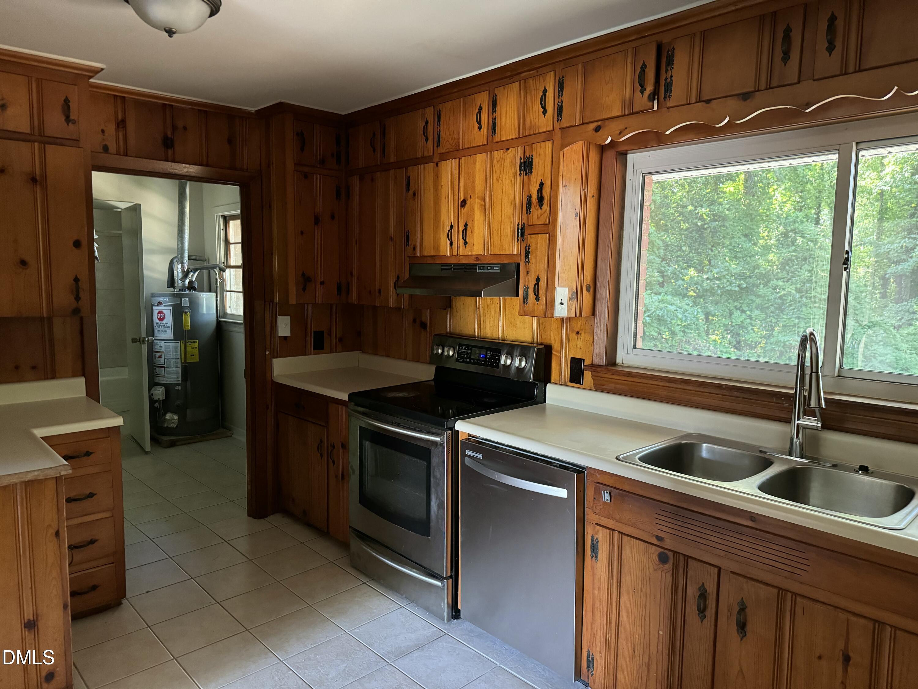 4916 Western Boulevard Raleigh, NC 27606 - Photo 10 of 23 IMG_0136