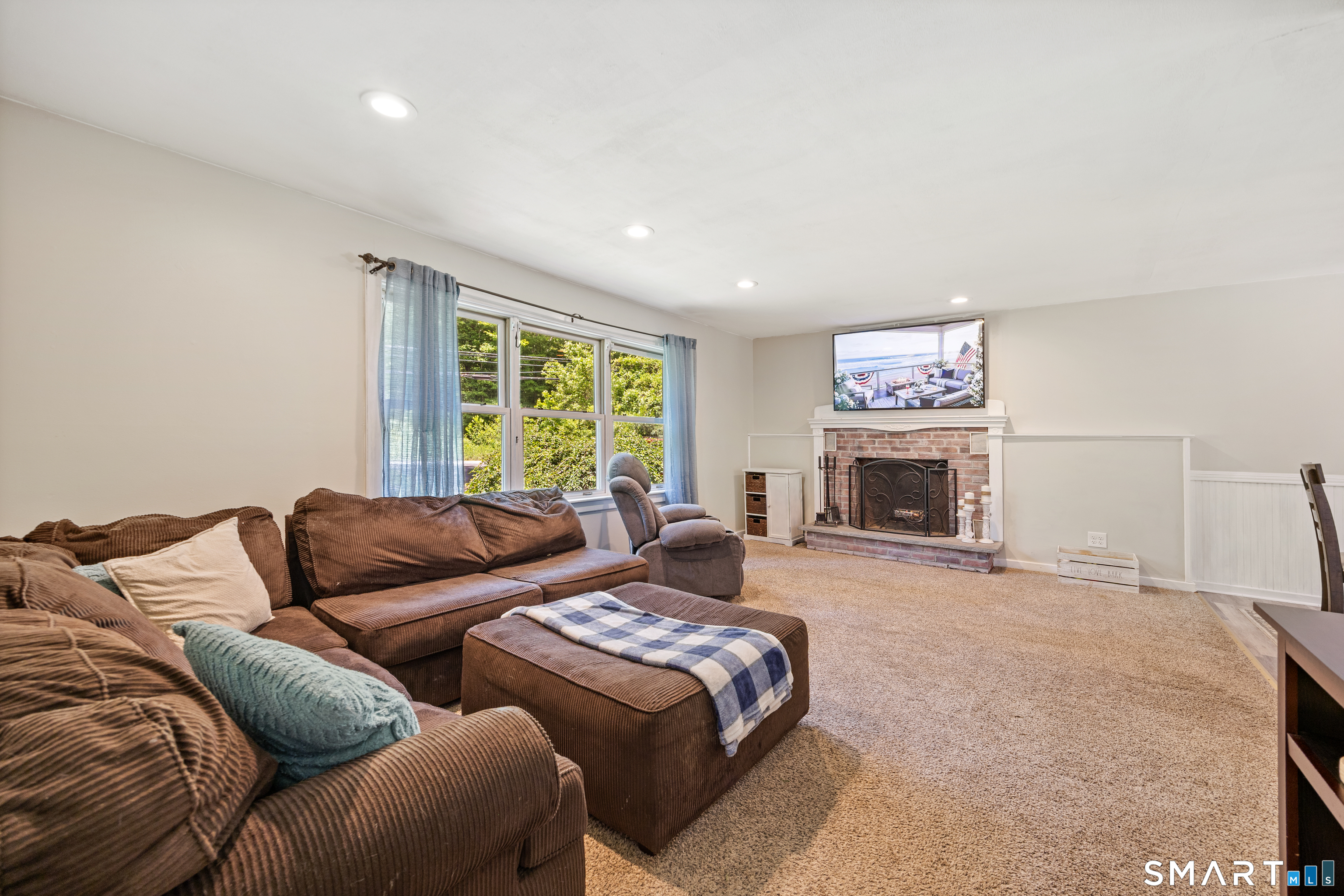 936 South Meriden Road Cheshire, CT 06410 - Photo 2 of 39