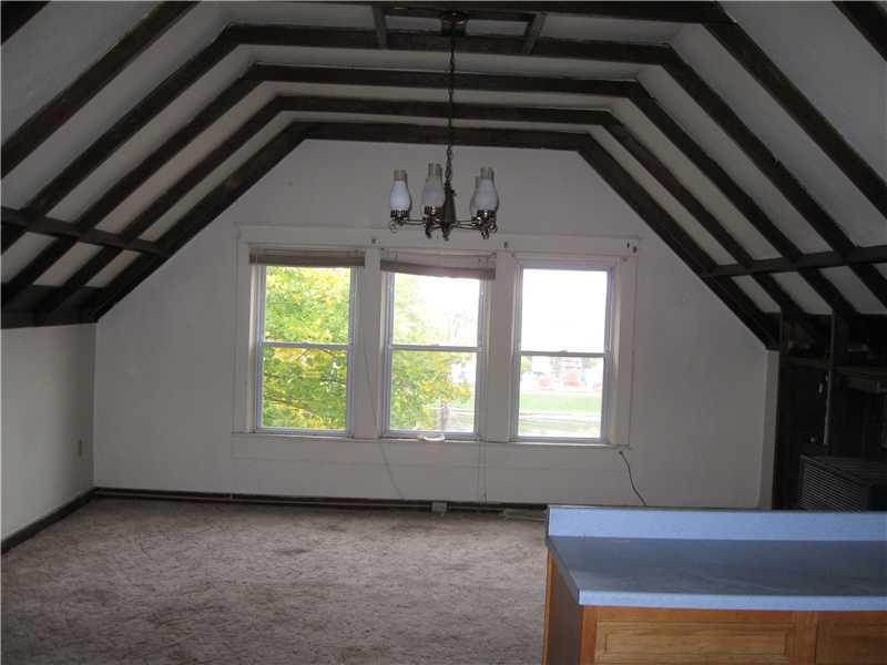 439 Delaware Avenue Rochester, PA 15074 - Photo 8 of 9 Den/Family/Great Room.