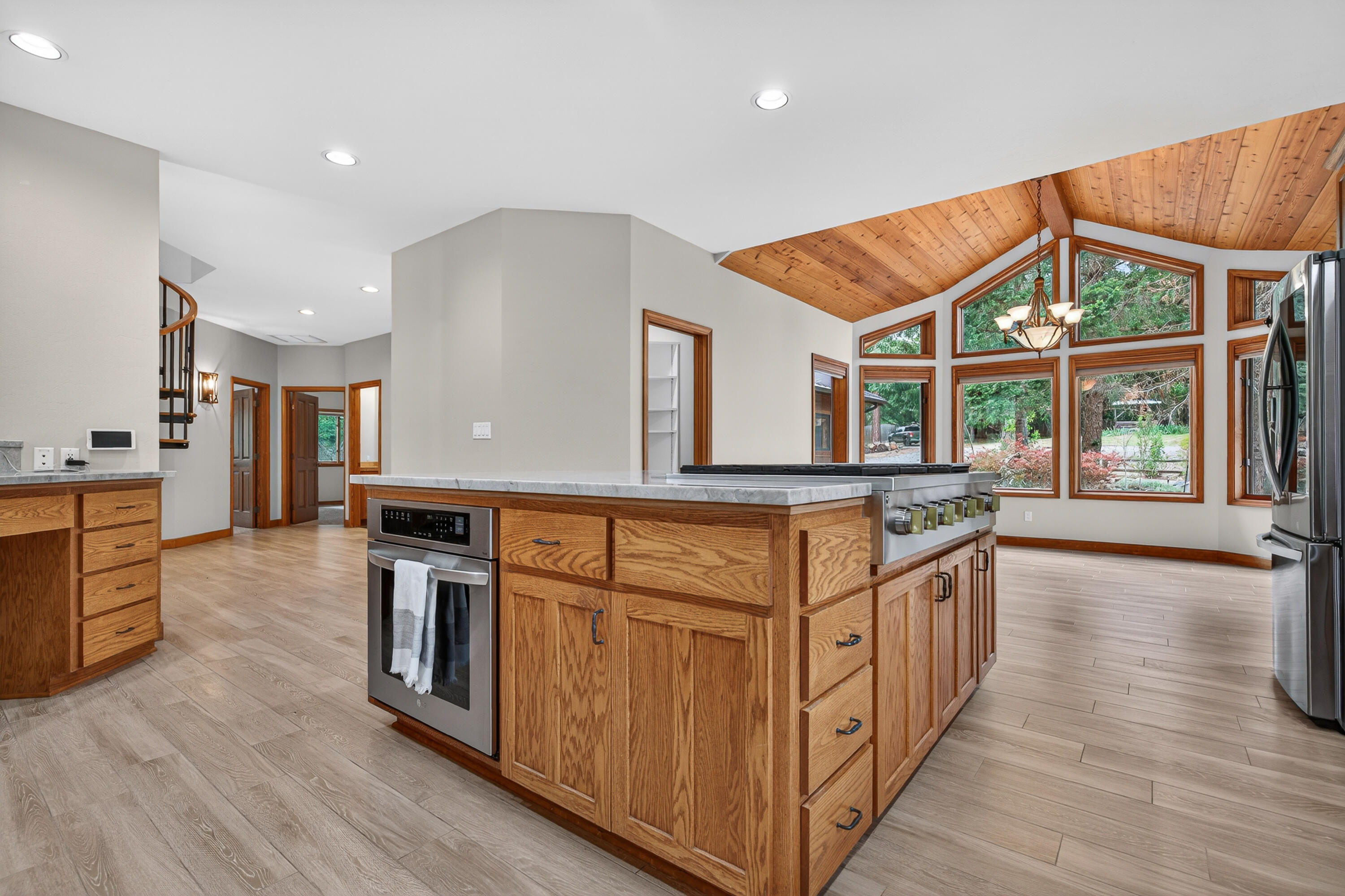 2365 Eastside Road Jacksonville, OR 97530 - Photo 8 of 69 14-12
