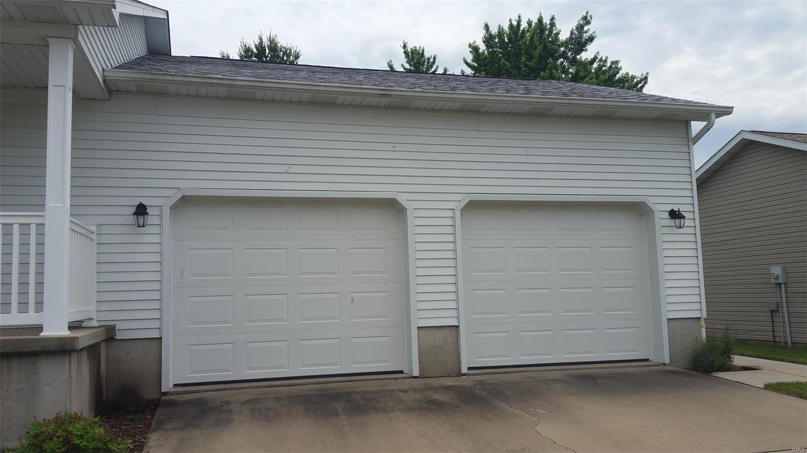17 Ridge Drive Litchfield, IL 62056 - Photo 2 of 27 Gallery Image 2