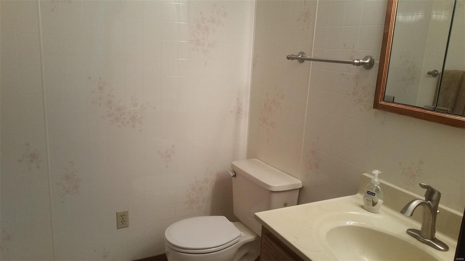 17 Ridge Drive Litchfield, IL 62056 - Photo 14 of 27 Gallery Image 14
