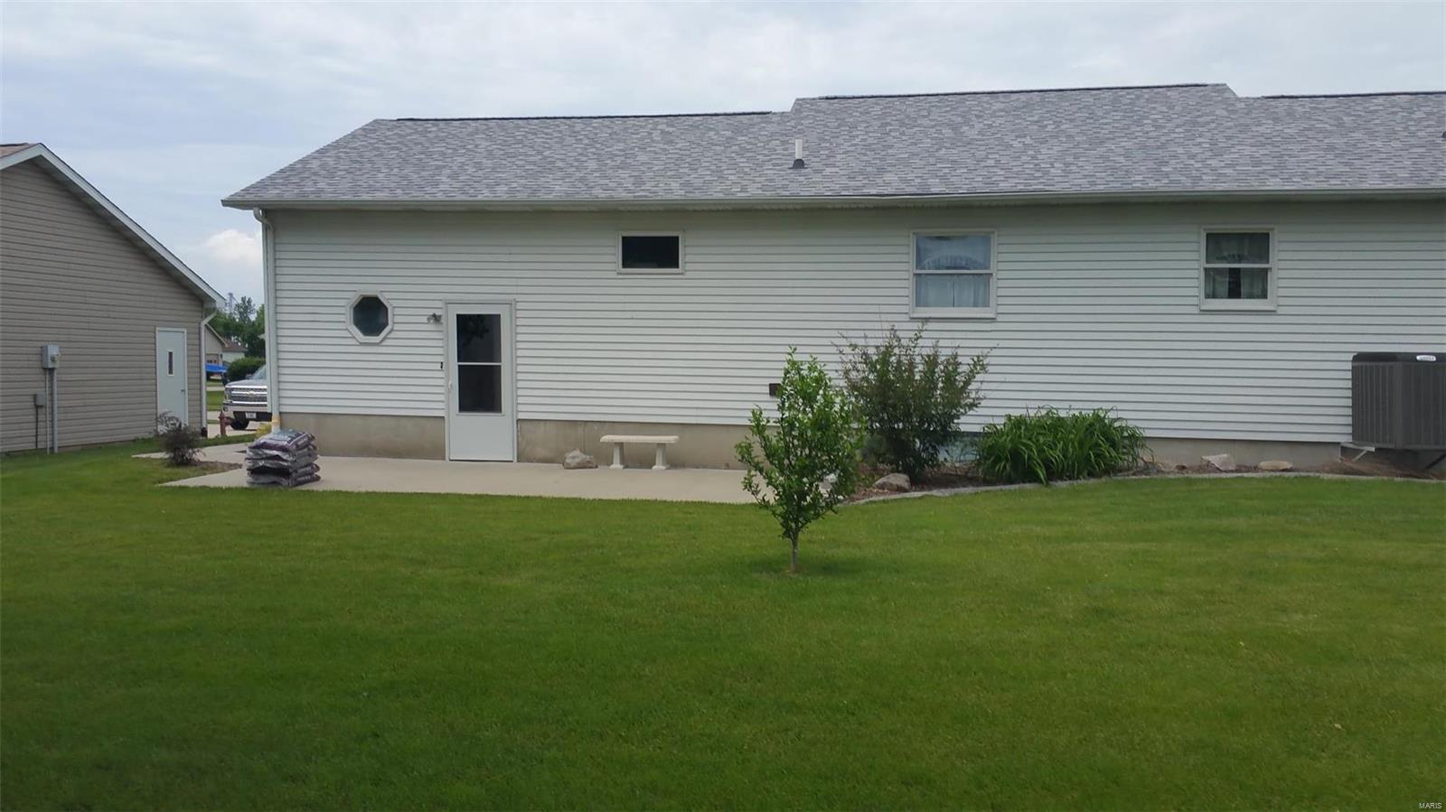 17 Ridge Drive Litchfield, IL 62056 - Photo 25 of 27 Gallery Image 25