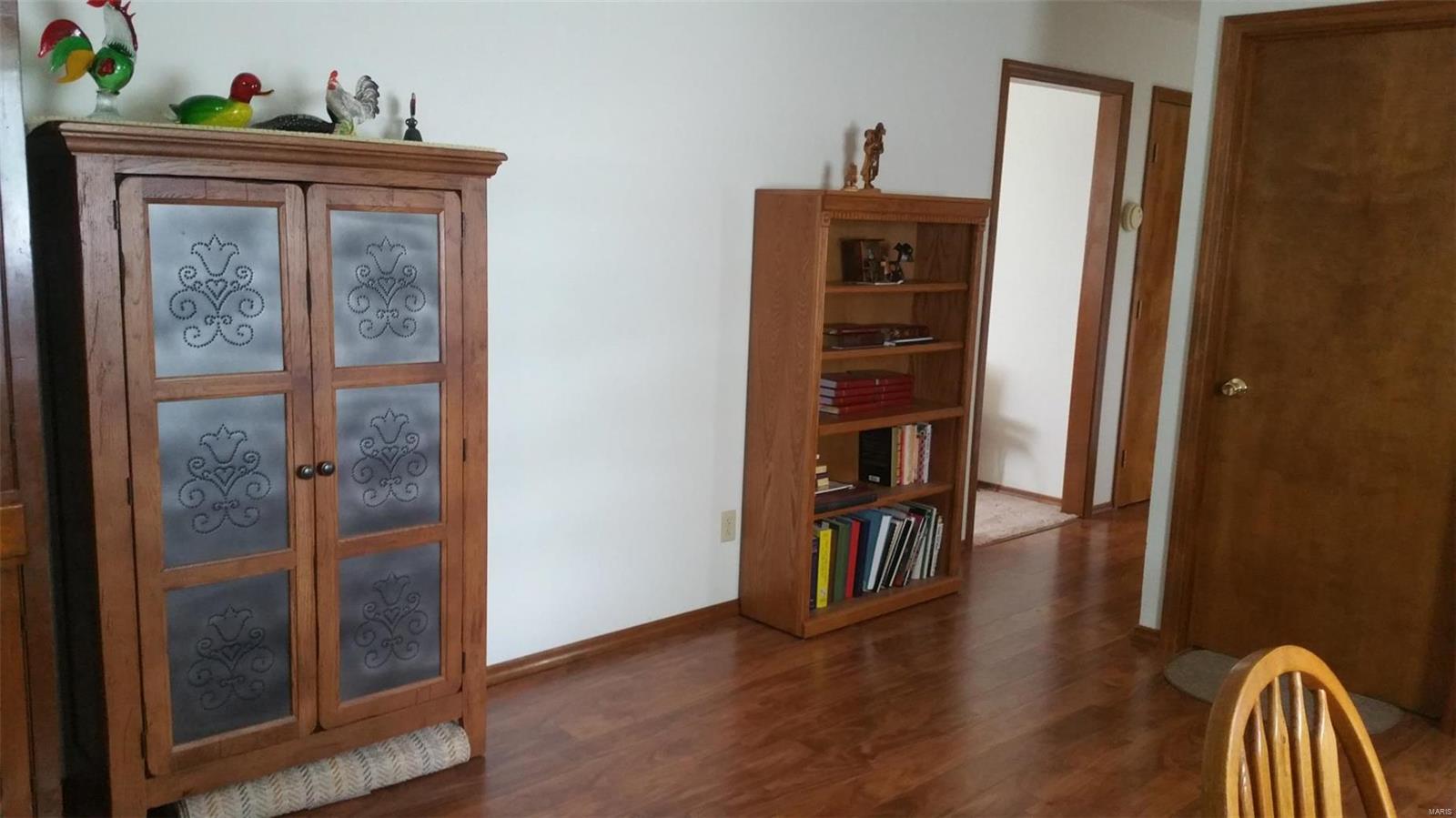 17 Ridge Drive Litchfield, IL 62056 - Photo 6 of 27 Gallery Image 6
