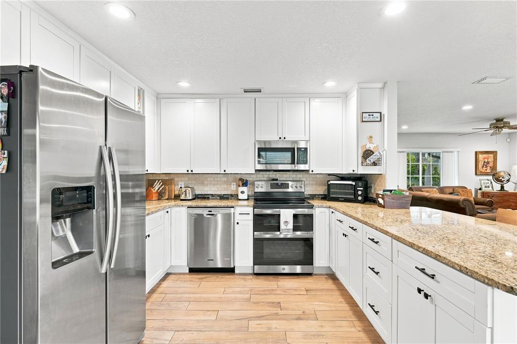 840 Stratton Street Deltona, FL 32725 - Photo 5 of 39 Gallery Image 5