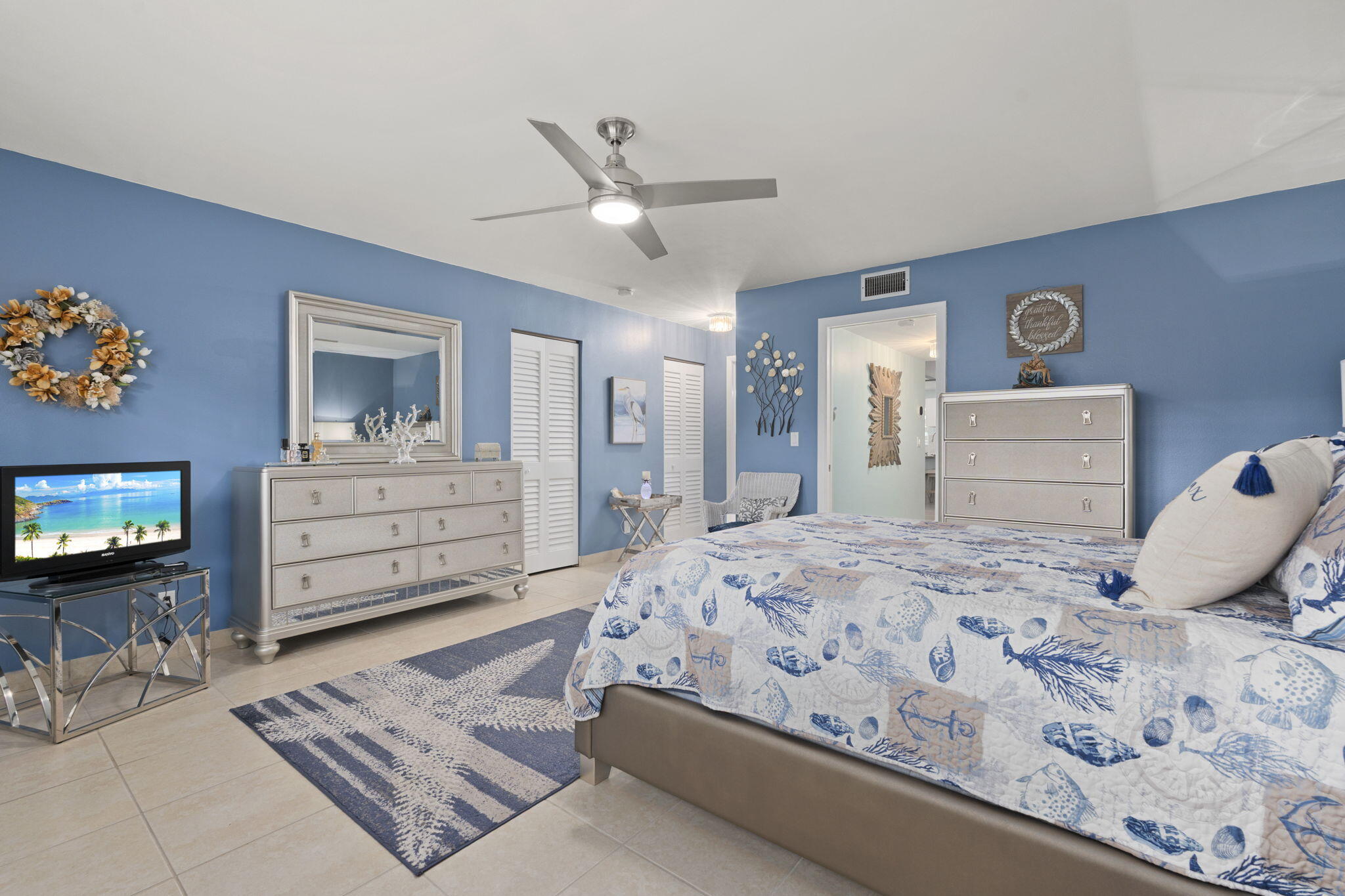 1177 South Drive Circle, Unit B Delray Beach, FL 33445 - Photo 17 of 41 OWNERS SUITE