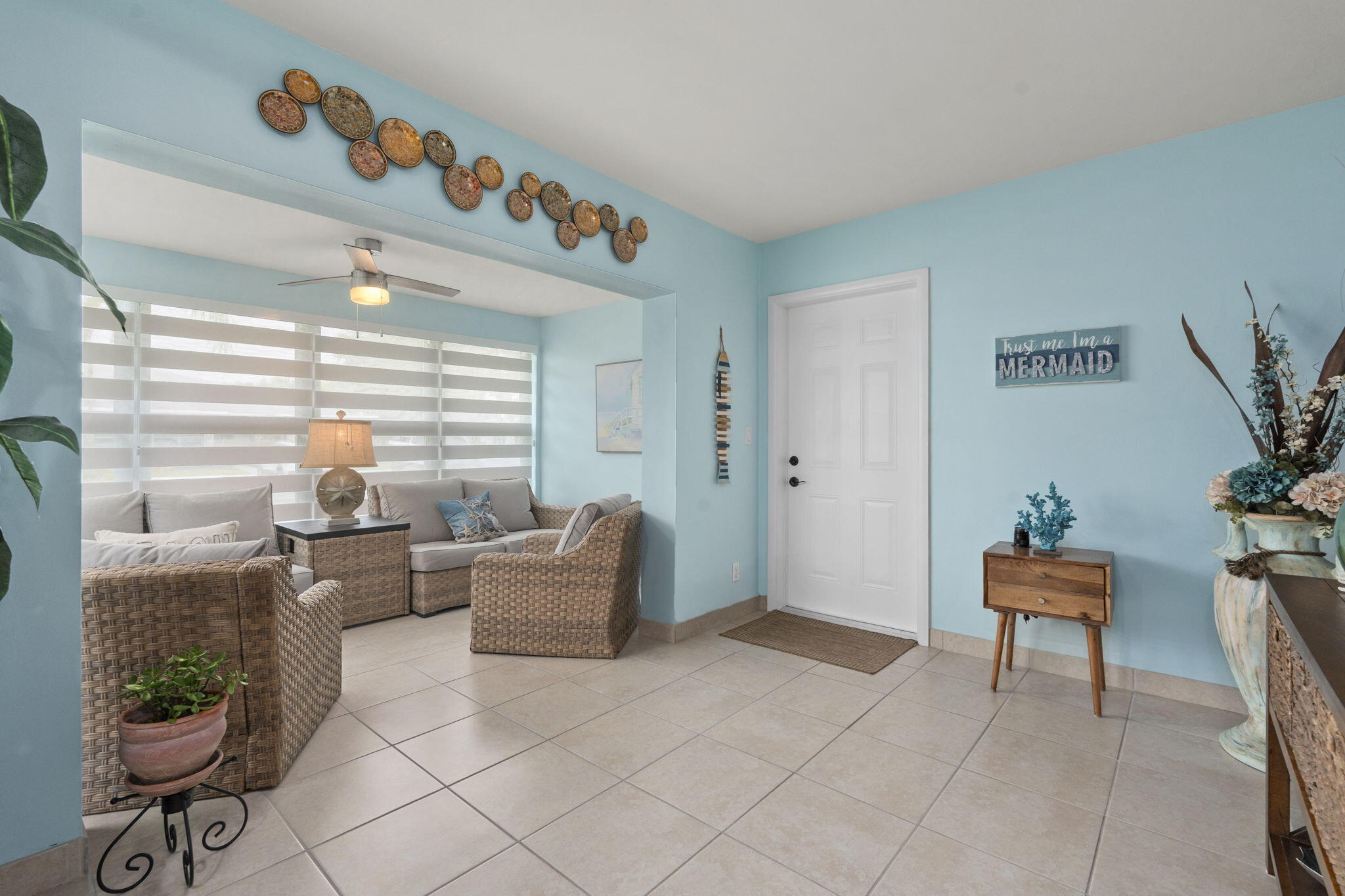 1177 South Drive Circle, Unit B Delray Beach, FL 33445 - Photo 2 of 41 FRONT SITTING ROOM