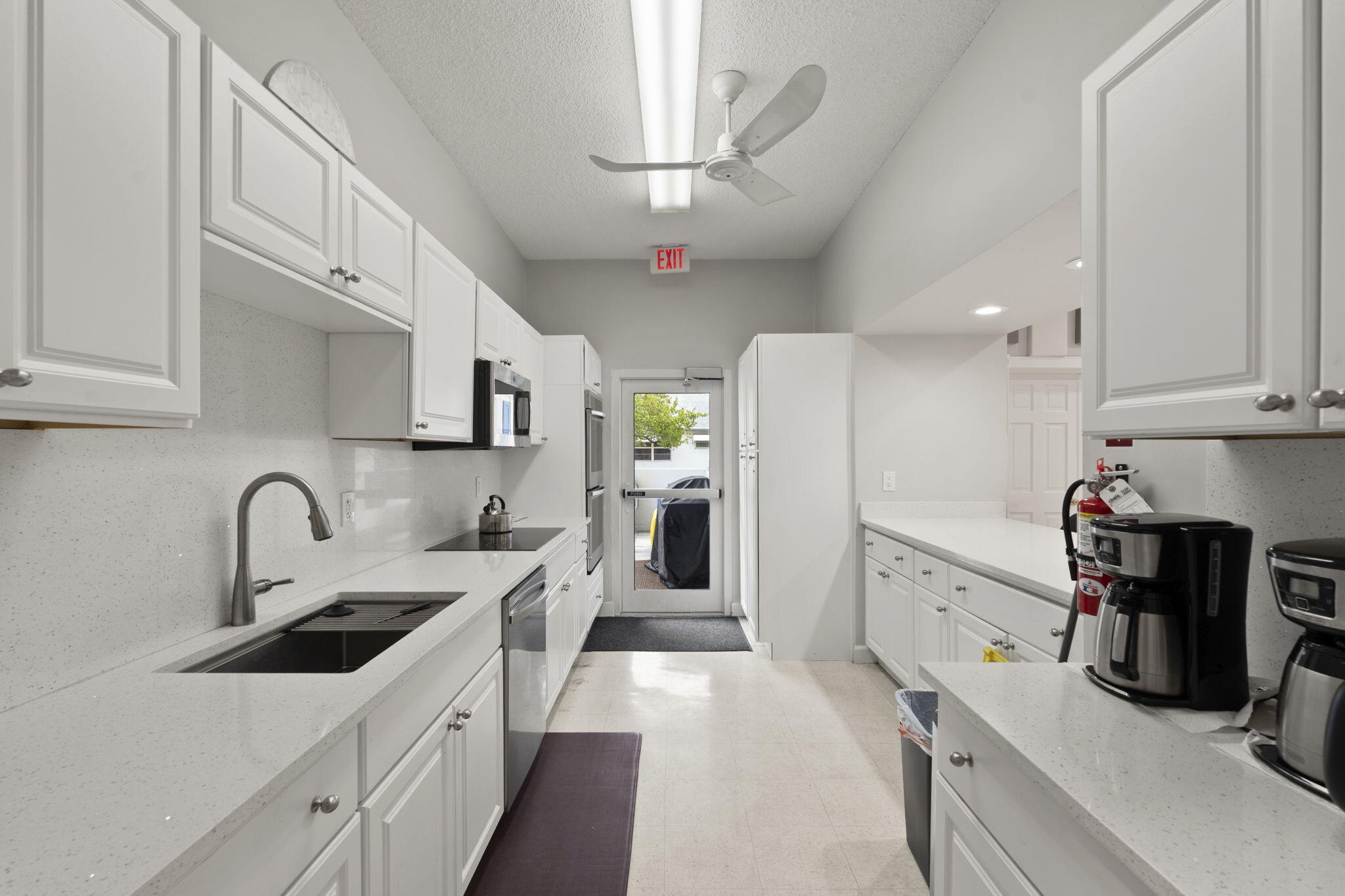 1177 South Drive Circle, Unit B Delray Beach, FL 33445 - Photo 35 of 41 CLUBHOUSE KITCHEN