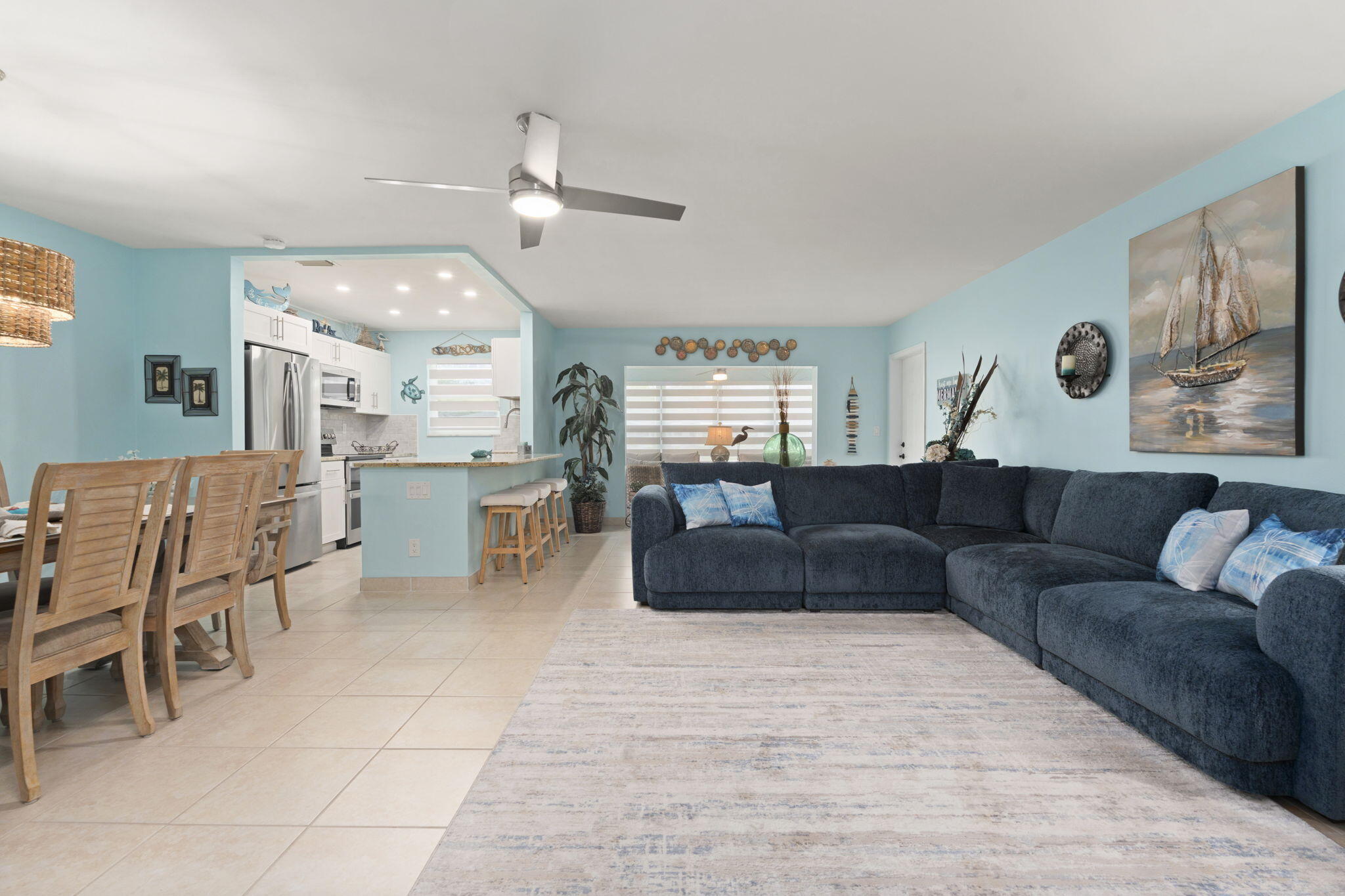 1177 South Drive Circle, Unit B Delray Beach, FL 33445 - Photo 7 of 41 LIVING ROOM